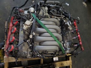 Audi S5 4.2L Engine Motor B8 08-17 Damaged Valve Cover See Photos