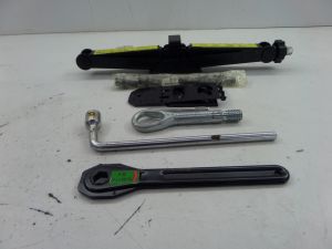 Mercedes ML320 Jack Tool Kit W164 08-11 OEM